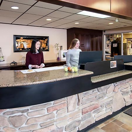 Dunvegan Inn & Suites Fairview Esterno foto