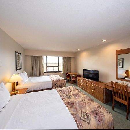 Dunvegan Inn & Suites Fairview Esterno foto