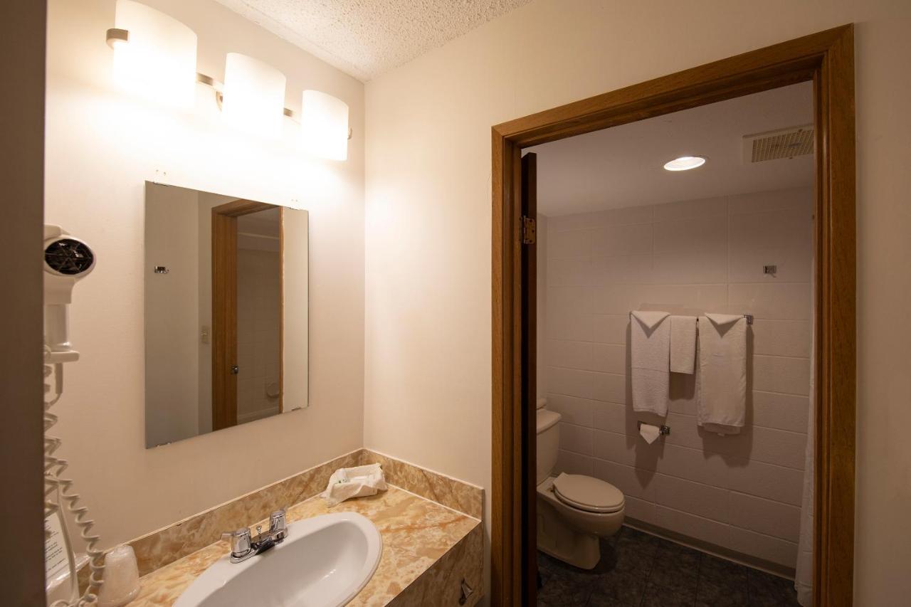 Dunvegan Inn & Suites Fairview Esterno foto